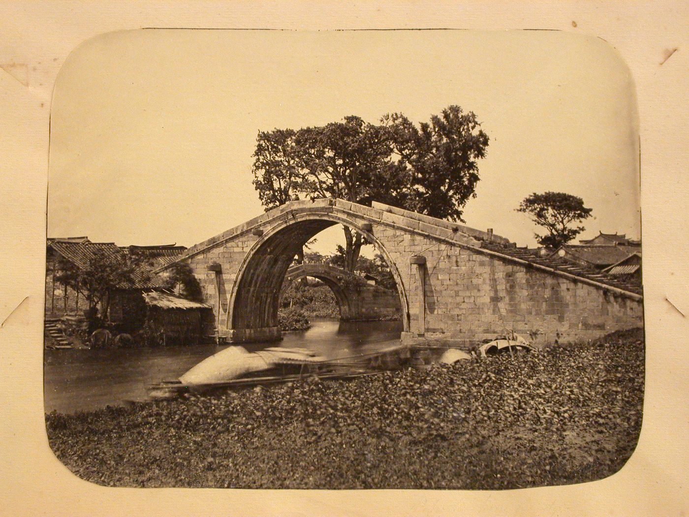 "Peh-ho-kong" stone arch bridge between Kiating (Leshan) and "Chinpoo", Sichuan, China