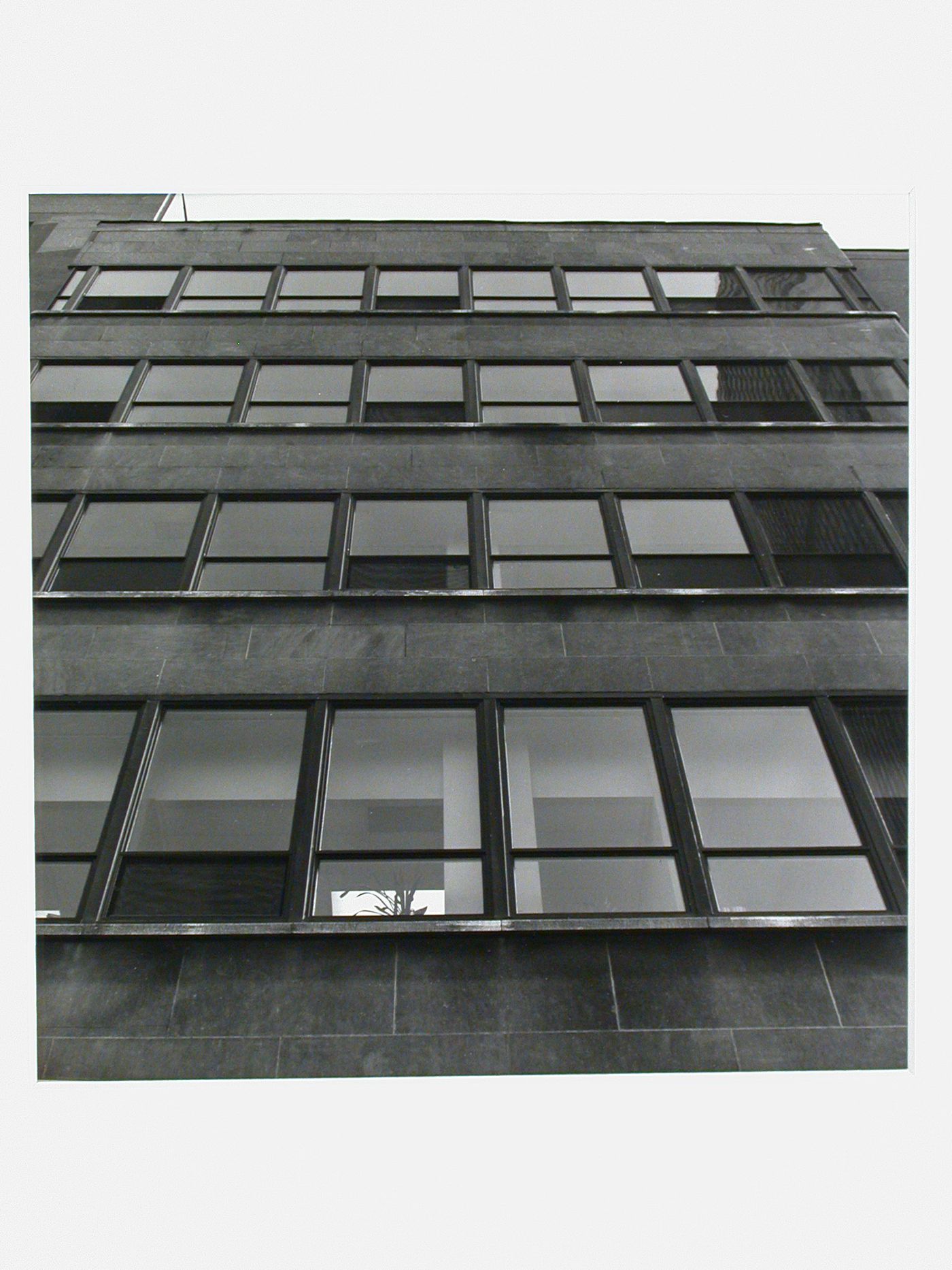 Architectural sculptures in Montréal: 1840-1940