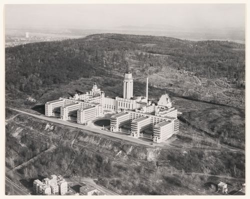 Vue aérienne du pavillon principal, Pavillon principal et campus, Université de Montréal, Montréal, Canada