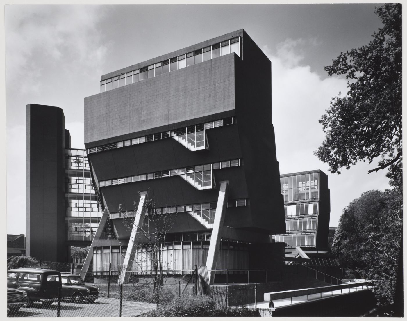 Florey Building, Queen's College, University of Oxford, Oxford, England: exterior view