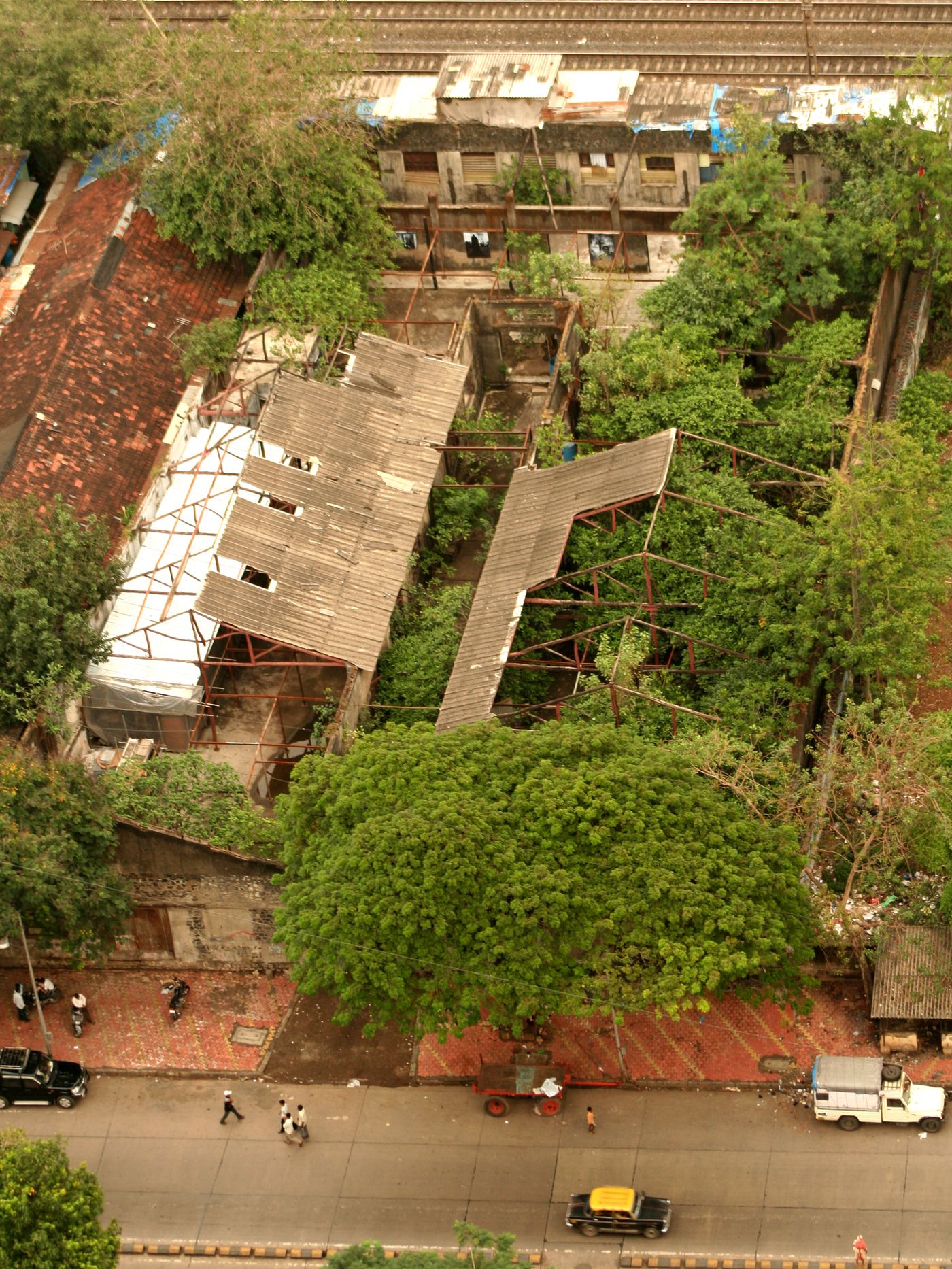 Saat Rasta : aerial view of fire-damaged warehouse on site