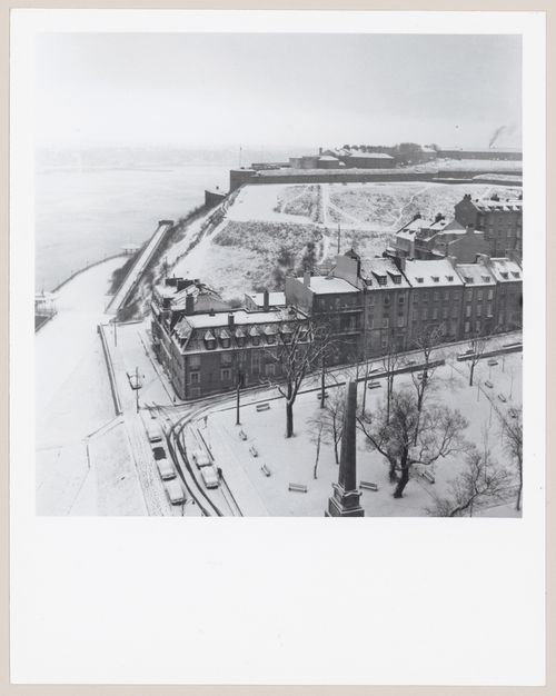 Vue panoramique du parc des Gouverneurs, de la terrasse Dufferin et de la Citadelle depuis les toitures du Château Frontenac en hiver, Vieux-Québec, Québec