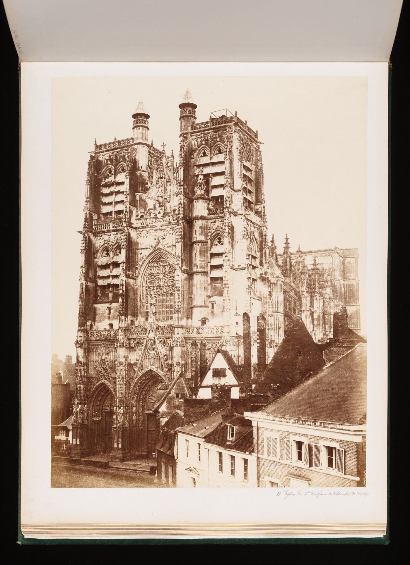 Église St-Wulfran à Abbeville (côté Ouest)