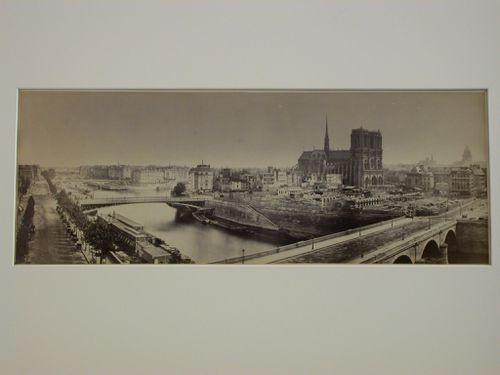 General view of Ile de la Cité from the right bank, Notre-Dame and several bridges visible, pantheon in the distance, Paris, France