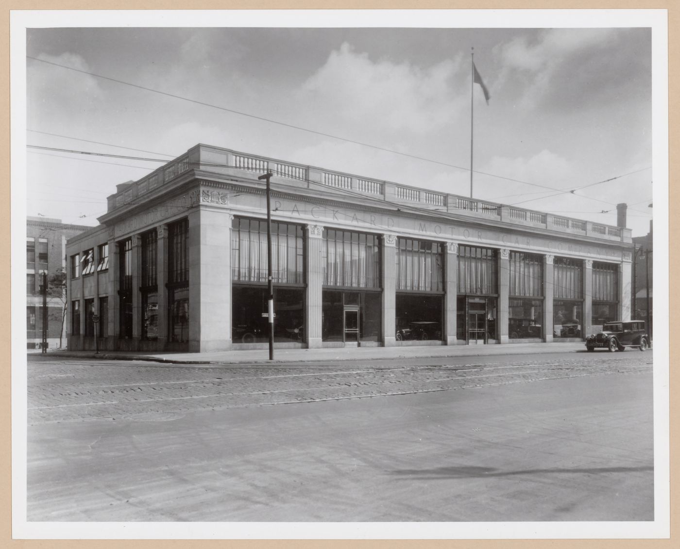 View of the principal and lateral façades of the Packard Sales and Service Building, East Jefferson Avenue, Detroit, Michigan