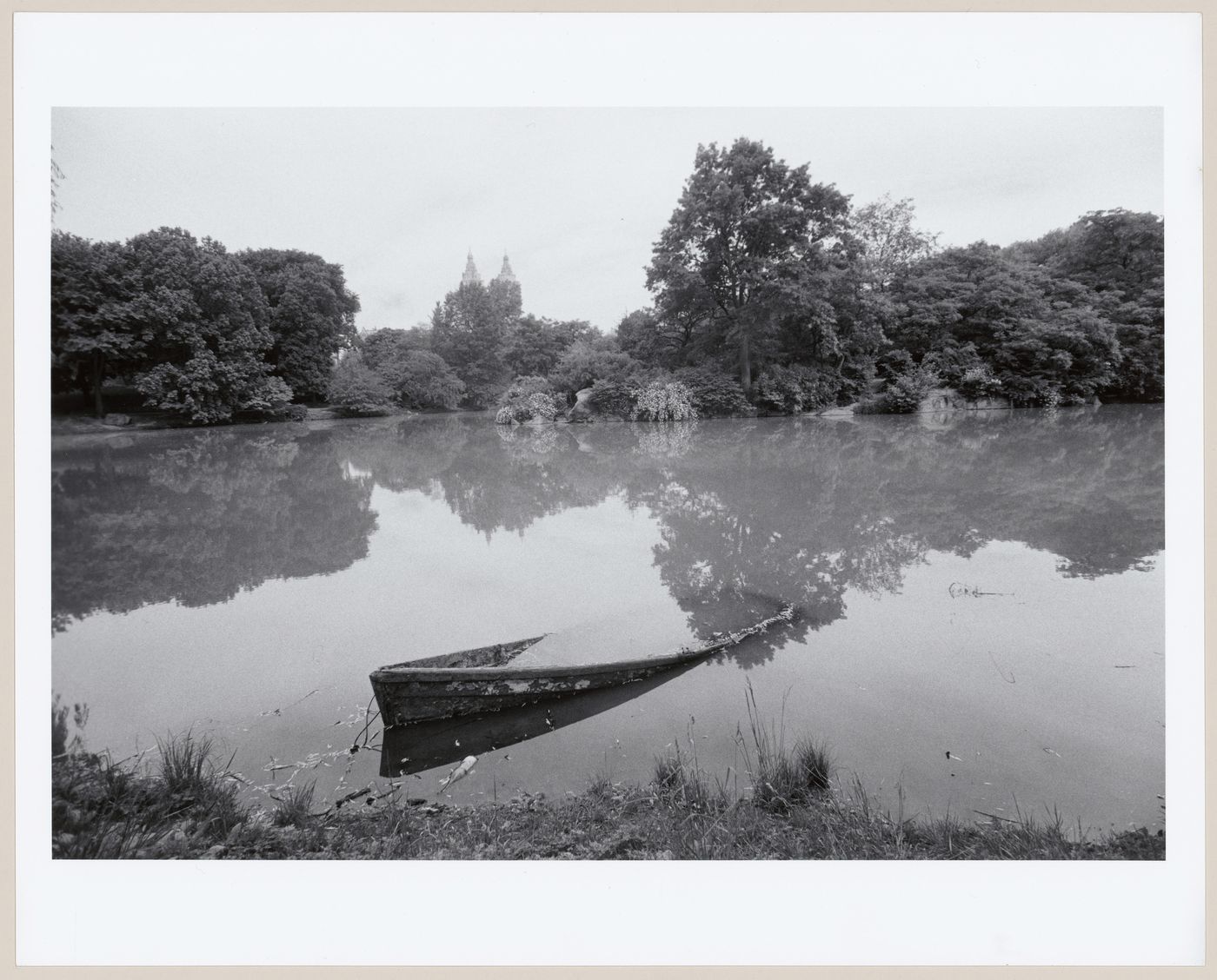 Sunken boat, The Lake, Central Park, Manhattan, New York City, New York