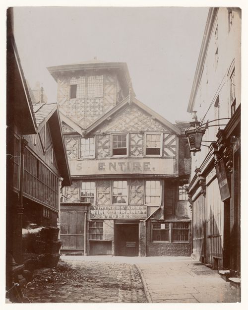 View of a public house prior to its demolition in 1876, Manchester, England
