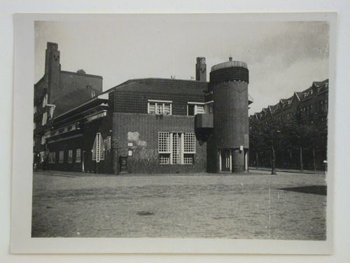 View of the principal façade of the Postkantoor [Post Office] of Block 3 (also known as Het Schip [The Ship]) of the Eigen Haard Housing Estate, Spaarndammerbuurt, Amsterdam, Netherlands