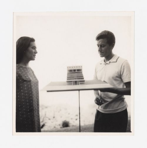 Photograph of models for Viviendas en el espacio, Buenos Aires, Argentina