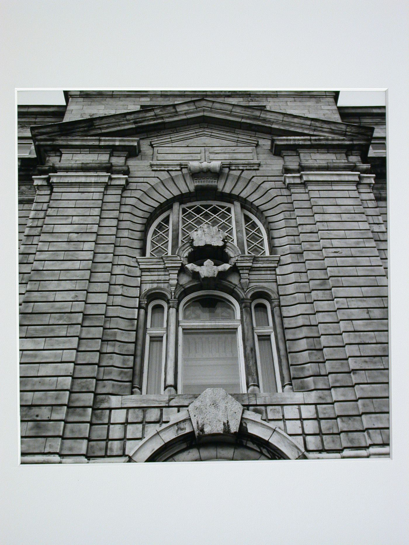 Architectural sculptures in Montréal: 1840-1940