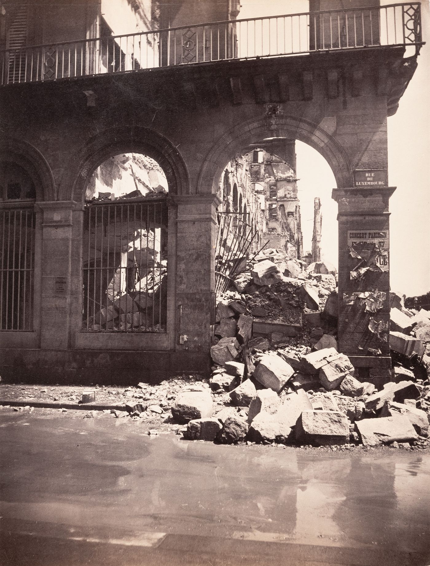 Plate from album ''Buildings, parks and streets of Paris, Versailles and environs, France''