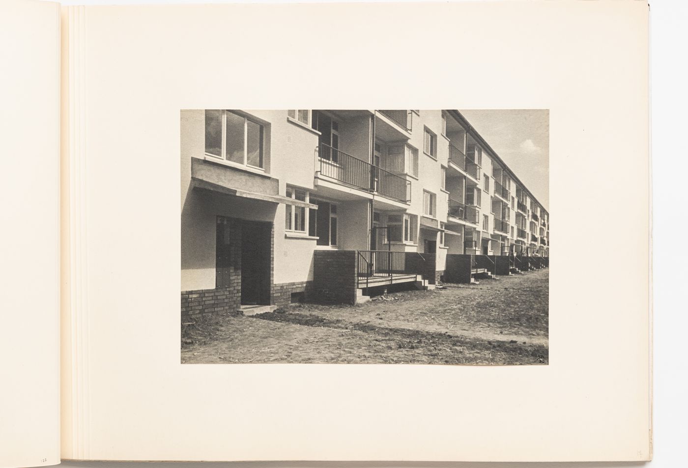 Exterior view of type A housing units, Hellerhof Housing Estate, Frankfurt am Main, Germany
