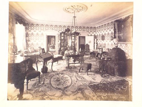Interior view of the Salon Jaune of Manoir Louis-Joseph-Papineau, Allée du Seigneur, Montebello, Québec