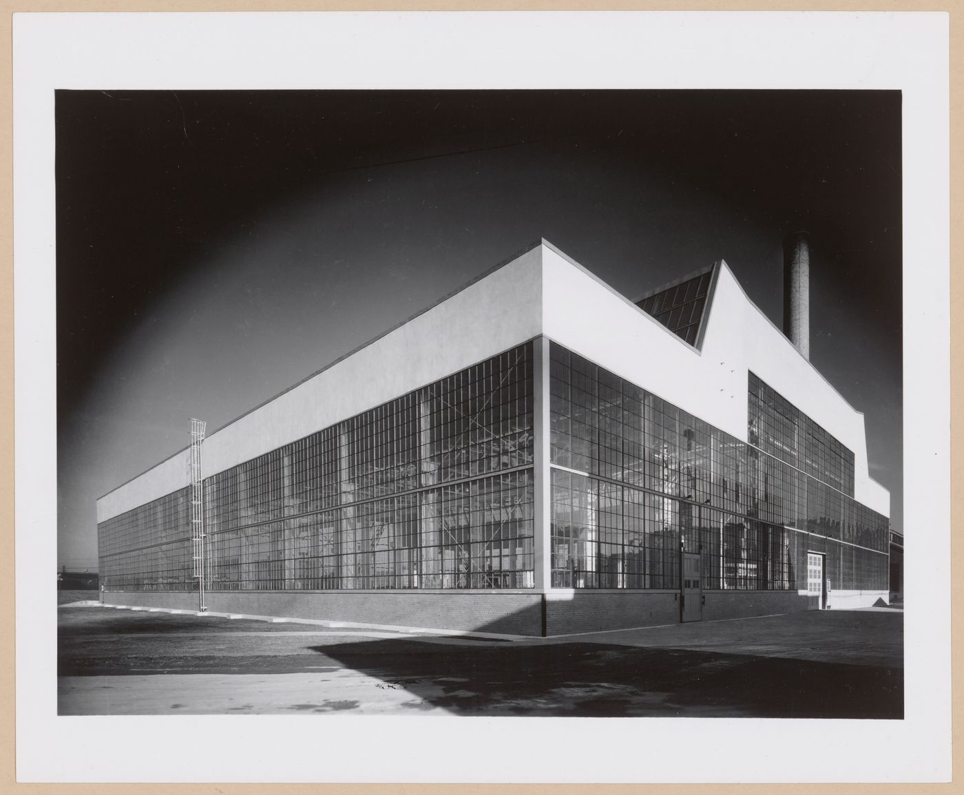 View of the rear [?] and lateral façades of the Roll and Heavy Machine Shop, Ohio Steel Foundry, Lima, Ohio