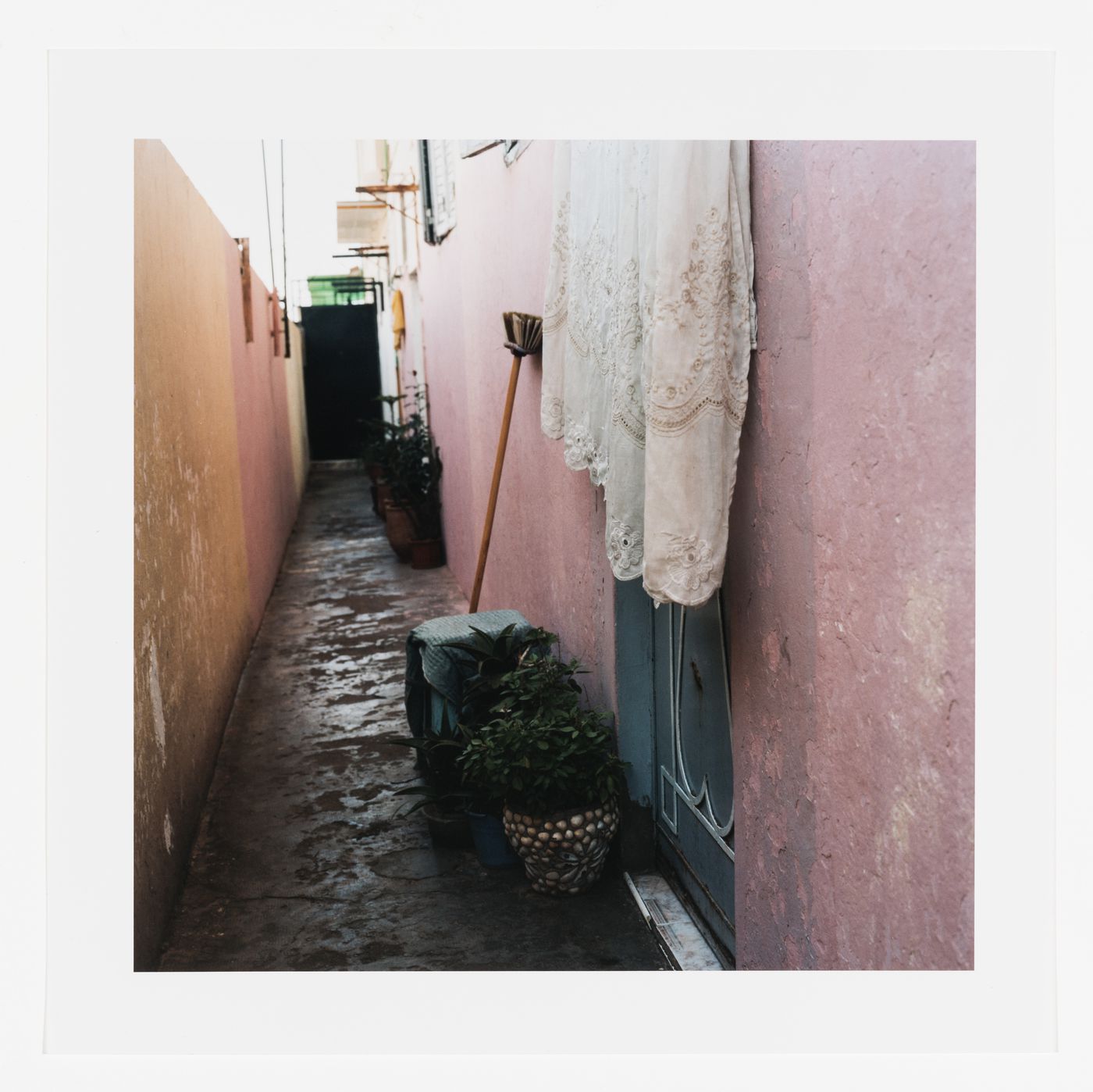 Public space behind building, cité verticale, Carrières centrales, Casablanca