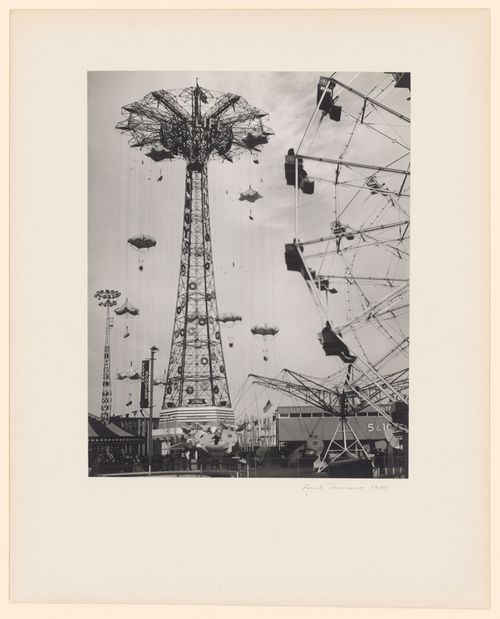 New York World's Fair (1939-1940): Amusement Area: Parachute Tower, Ferris Wheel and other rides in view
