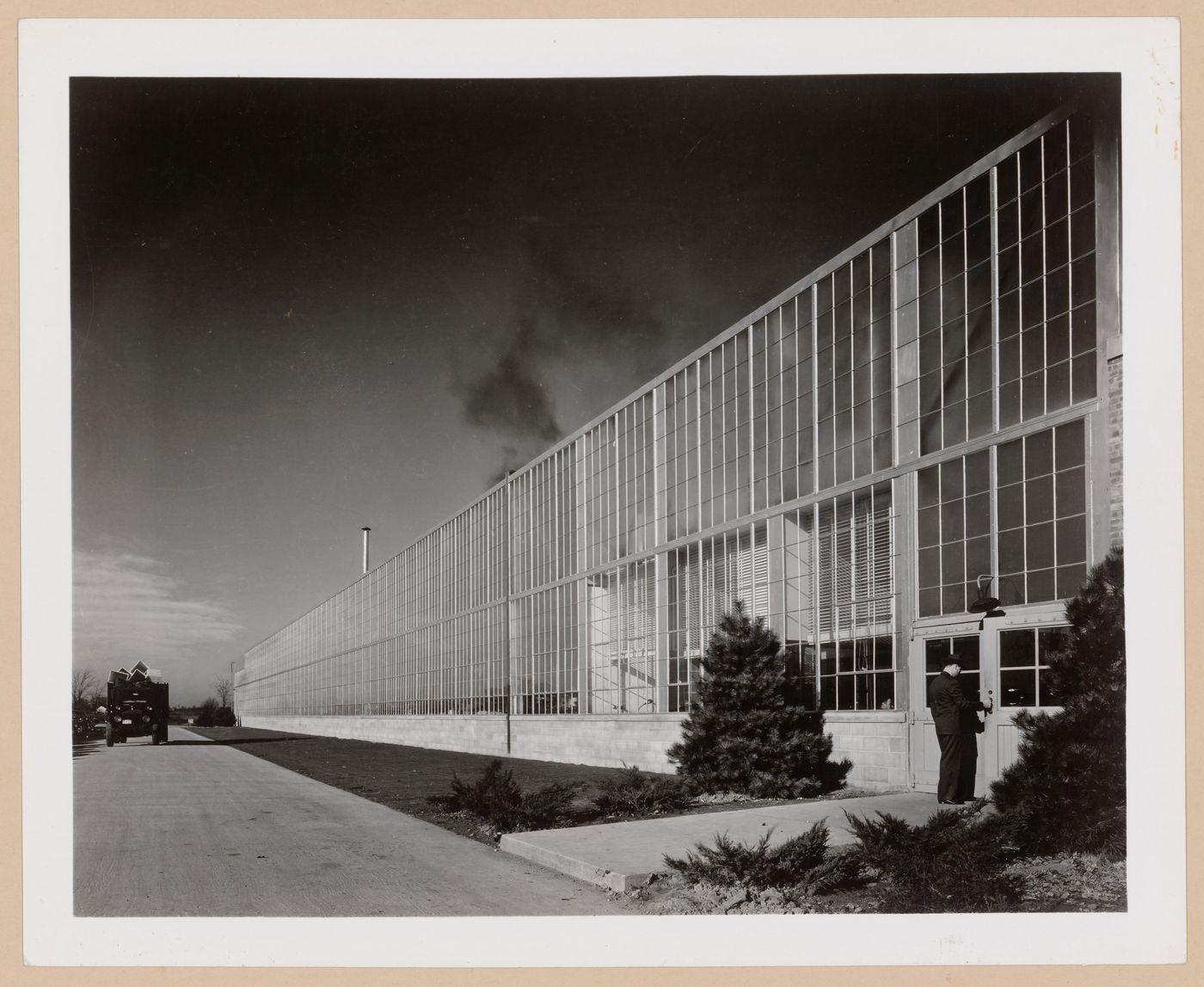 View of the south façade of the Manufacturing Building, Toledo Scale Company Assembly Plant, Toledo, Ohio