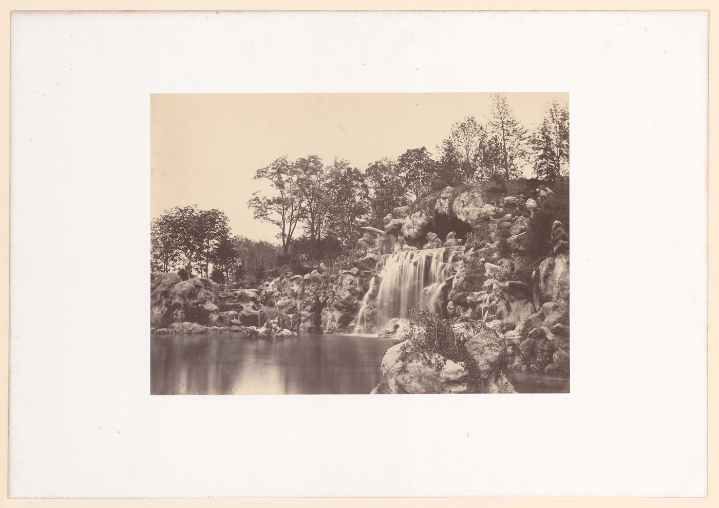 View of la grande cascade, Bois de Boulogne, Paris, France