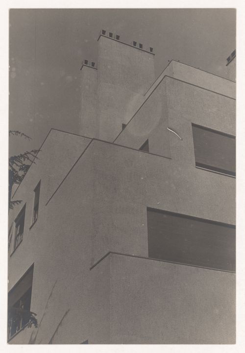 Partial view of top floors of the exterior of the Reifenberg hôtel particulier, Mallet-Stevens road in the 16th arrondissement, Paris, France