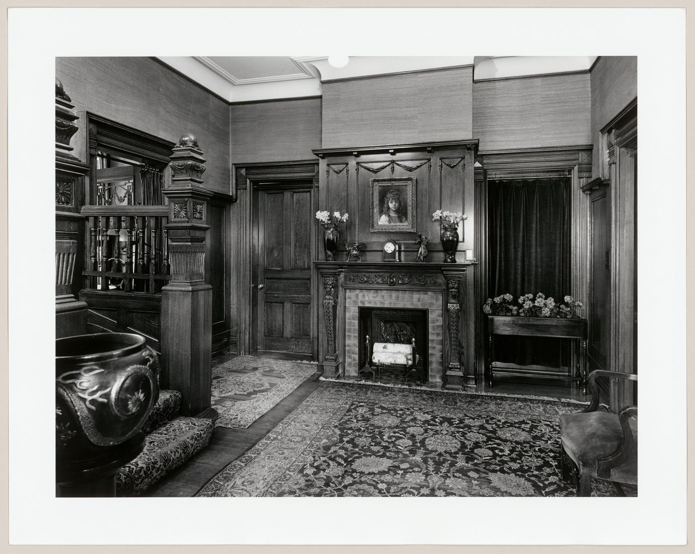 Interior view of the entrance hall of Slessor House, 1538 avenue Dr. Penfield, Montréal, Québec