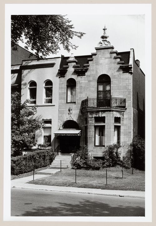 View of the principal façades of a semi-detached house, 4286-4290 de Maisonneuve Boulevard, Westmount, Québec