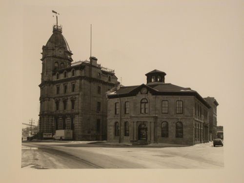 Allen Building (1858-1859,1904; J.W. Hopkins, E. and W. Maxwell architects), 333 rue Saint-Pierre and side view of the Harbour Commissioners Building, 357 rue de la Commune, Montréal, Québec