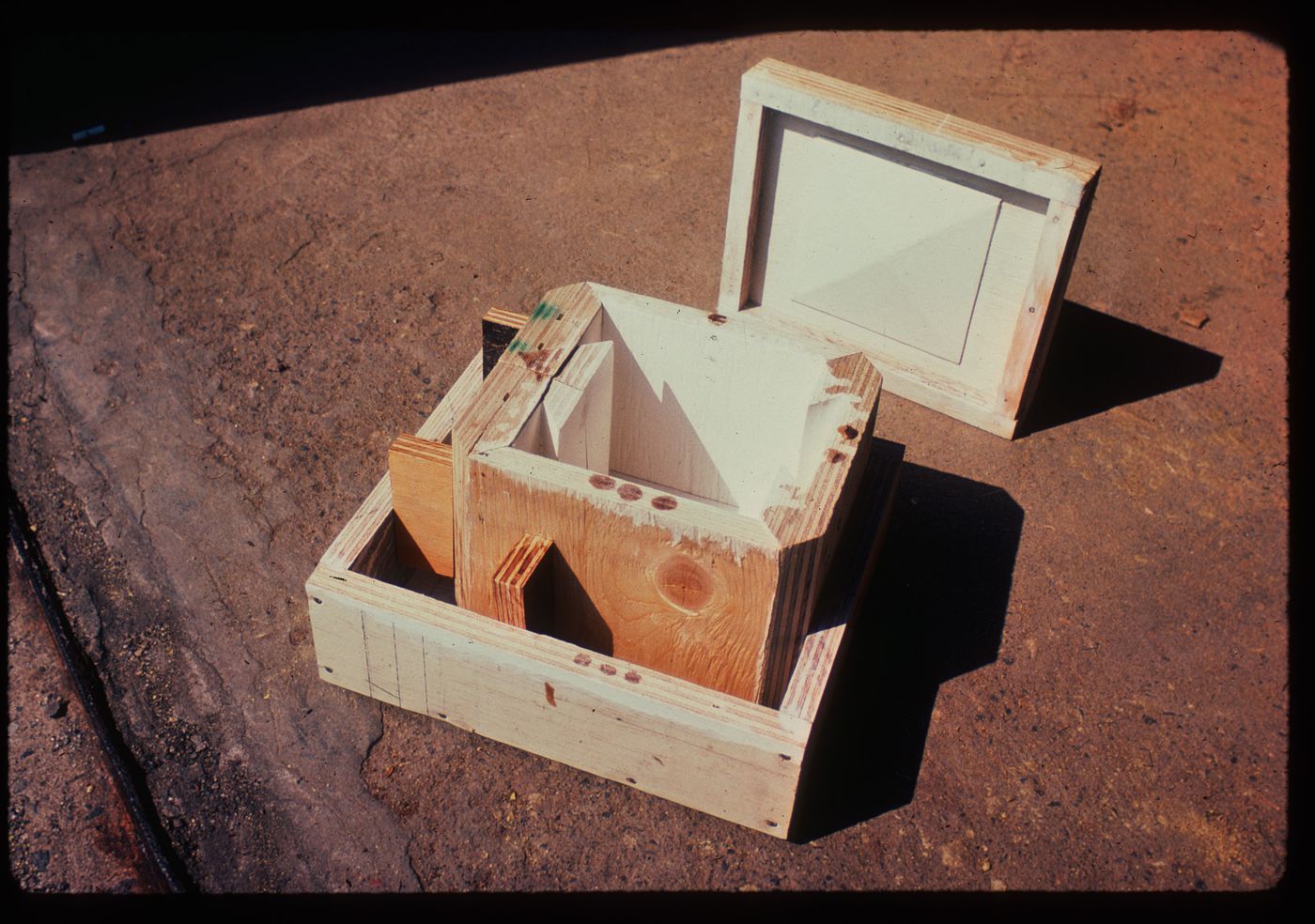 Mold for forming sulphur concrete blocks (image for an illustrated lecture on construction technology using sulphur)