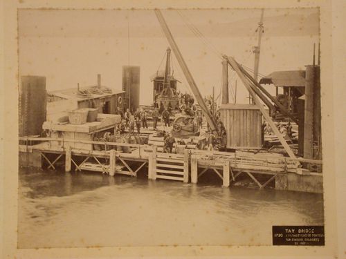 Tay Bridge/Arrangement of Pontoon for Sinking Cylinders