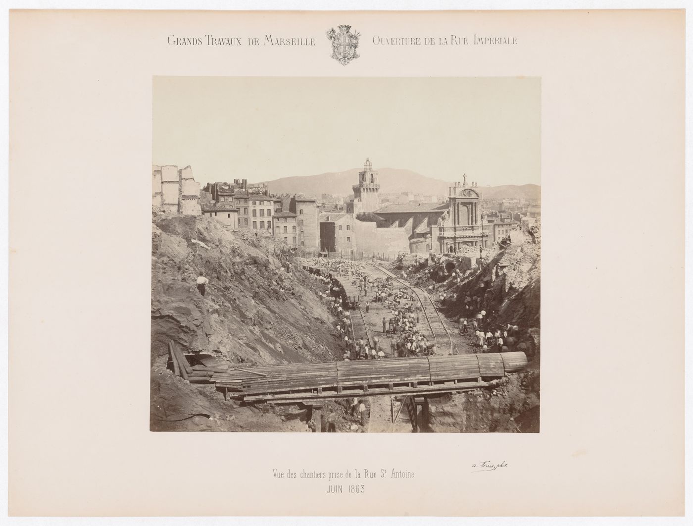Grands travaux de Marseille: Ouverture de la rue Impériale, vue des chantiers prise de la rue Saint Antoine