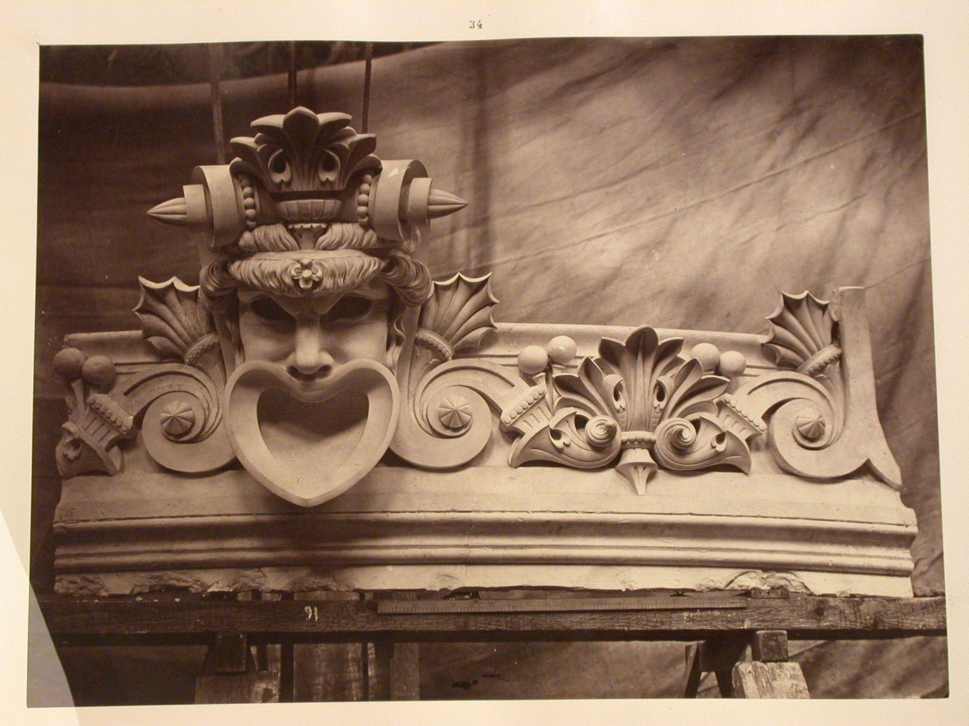 Chéneau de la lanterne de la salle