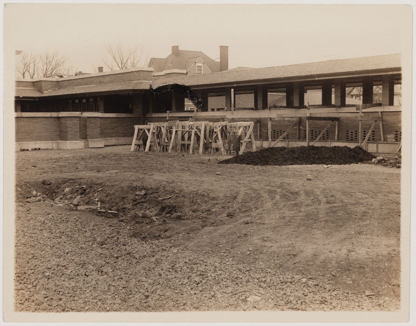 Exterior view of Darwin D. Martin House showing a corridor under construction, Buffalo, New York