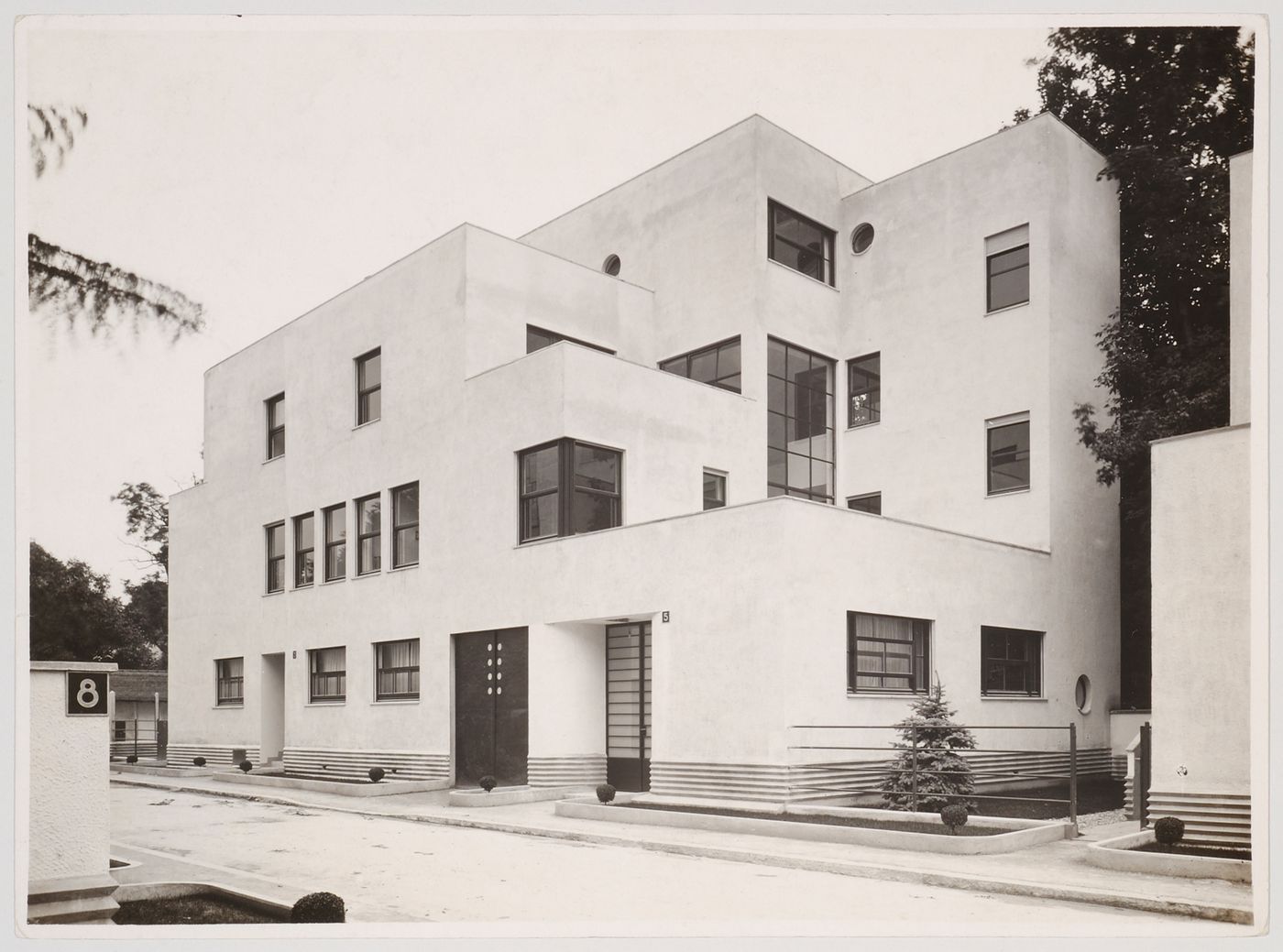 Corner view of main and right façades, Allatini House, no. 3-5, rue Mallet-Stevens, Auteuil district, Paris, France