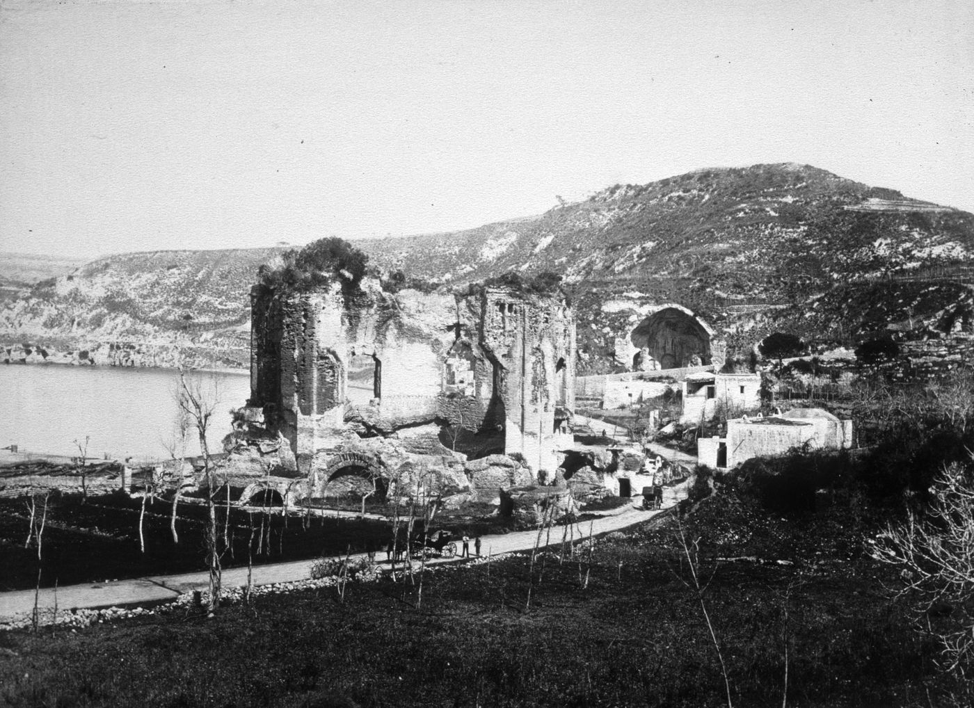 Plate from album ''Views of Italy, Monaco, Algers, Lisbonne, Gibraltar and Montserrat by various photographers''