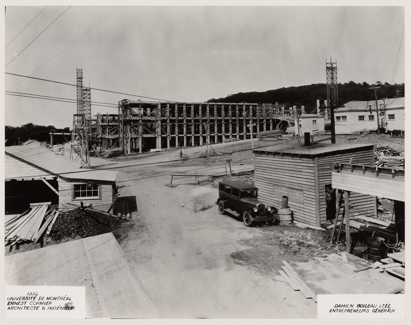 Photographie du chantier de construction, Pavillon principal et campus, Université de Montréal, Montréal, Canada