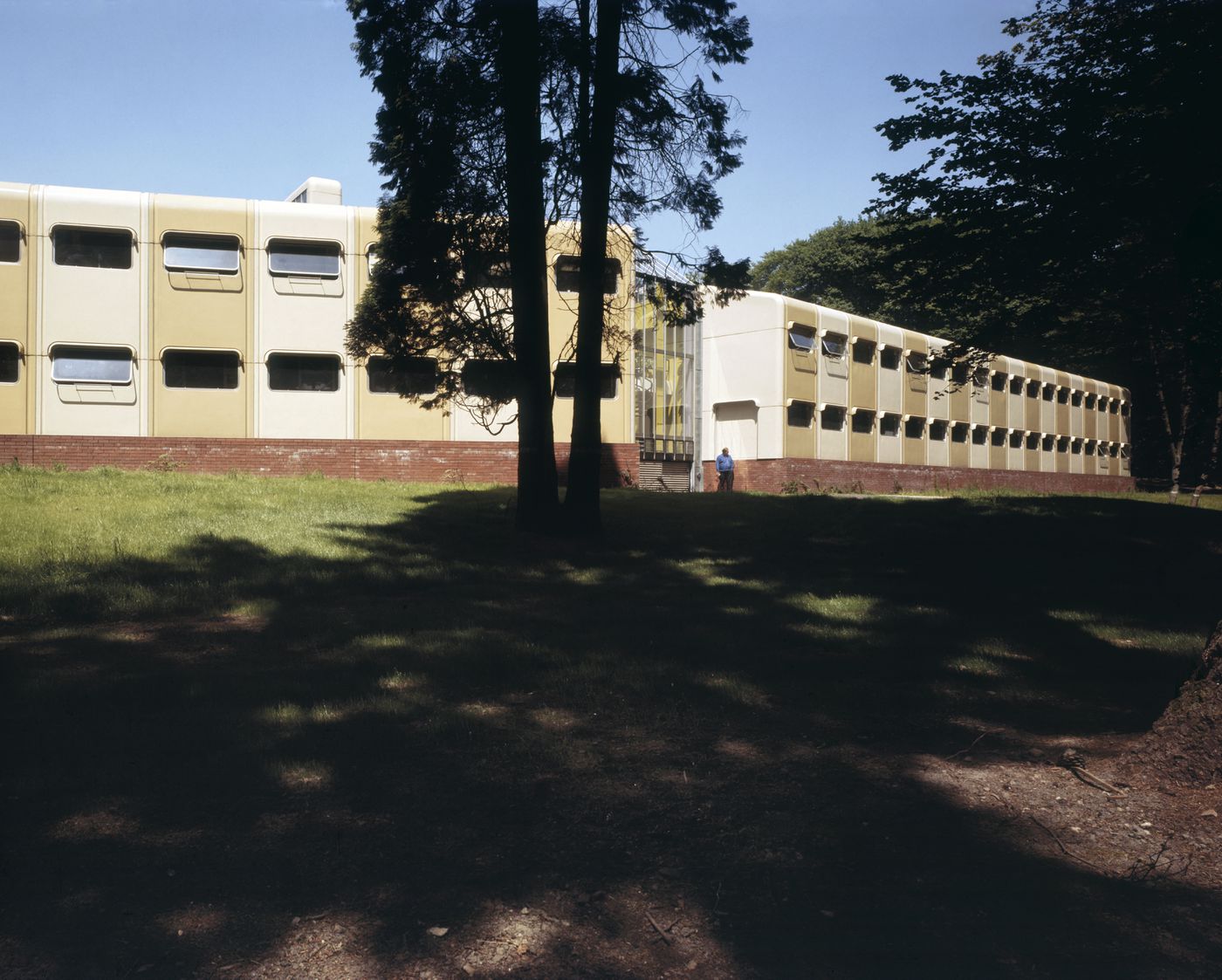 Olivetti Training Centre, Haslemere, England: exterior view