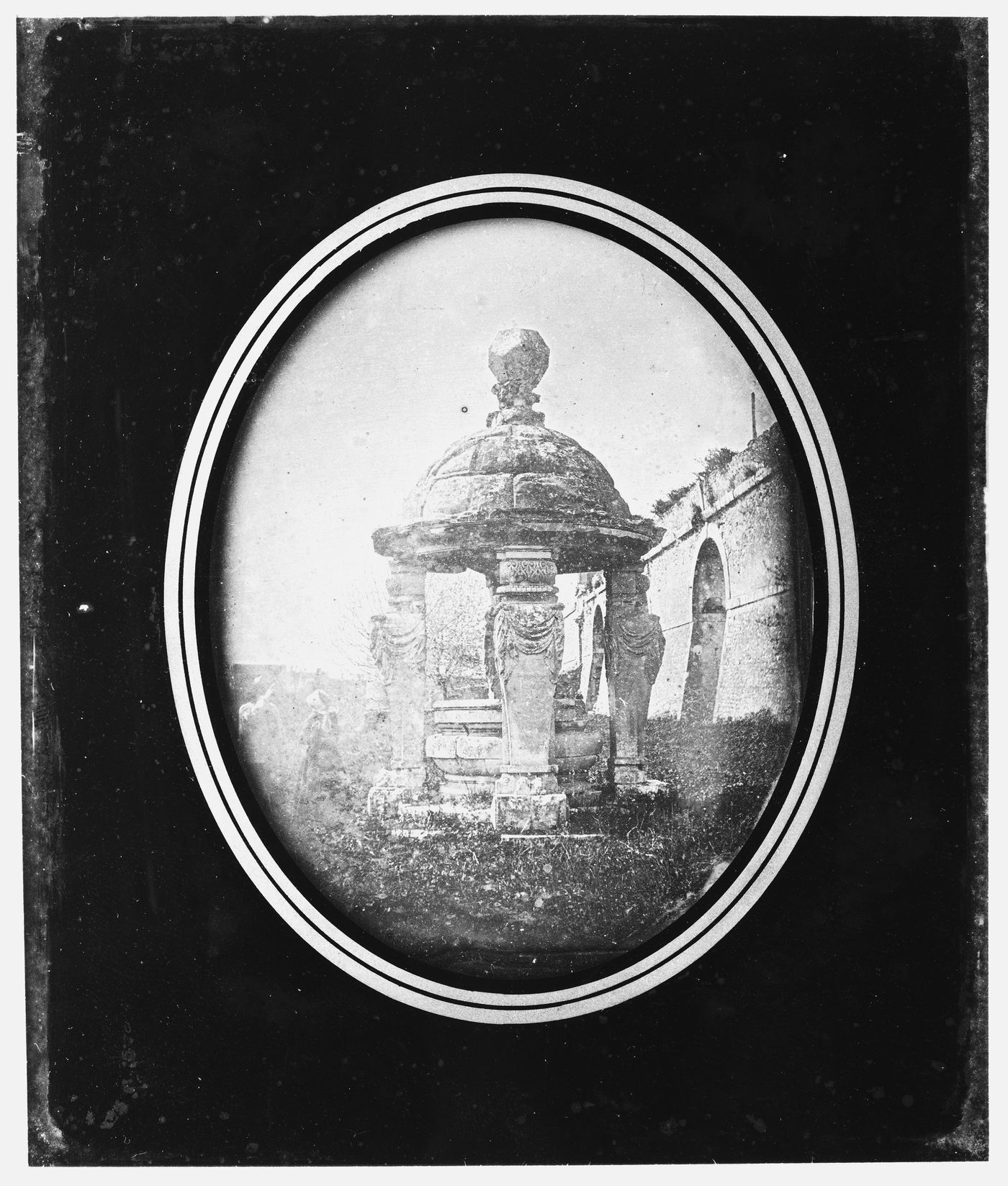 Renaissance well at the Chateau de Chatillon-sur-Loing, France