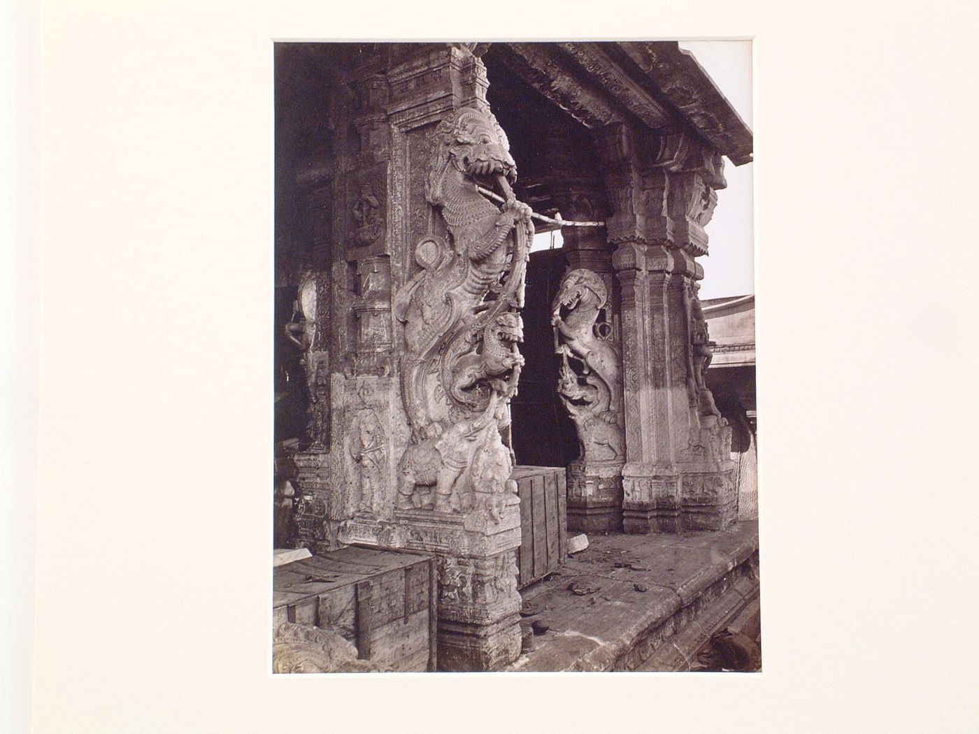 Interior view of the Pudu Mandapa (also known as Thirumalai Nayak's Choultrie) showing sculptures and columns, Minakshi sundaresvara Temple, Madura (now Madurai), India