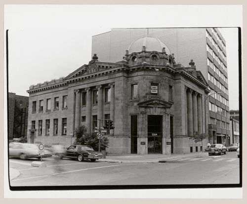 View of the main entrance to the Post Office (now the Michael D. Bistro), 1304 Greene Avenue, Westmount, Québec
