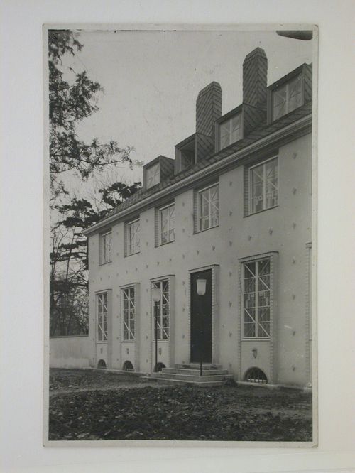 View of the principal façade of Sonja Knips House, Nusswaldgasse 22, Vienna, Austria