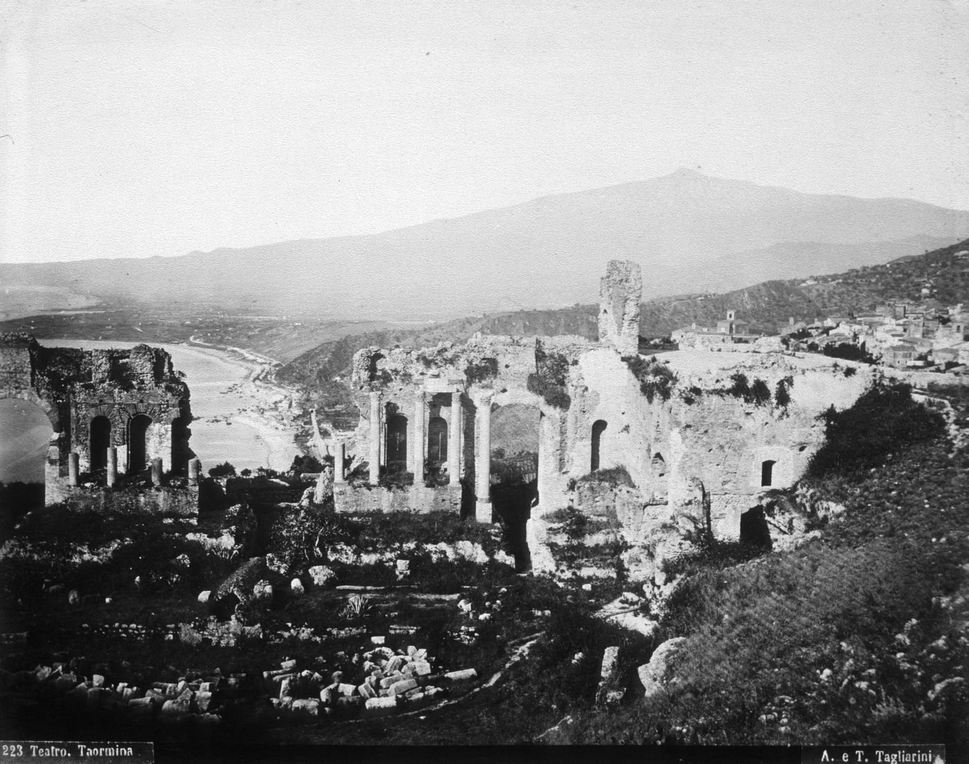 Plate from album ''Views of Italy, Monaco, Algers, Lisbonne, Gibraltar and Montserrat by various photographers''