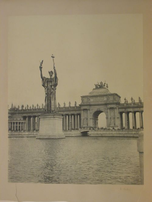 World's Columbian Exposition (1893: Chicago, Ill.): Frontal view of the triumphal arch and statue of the Republic