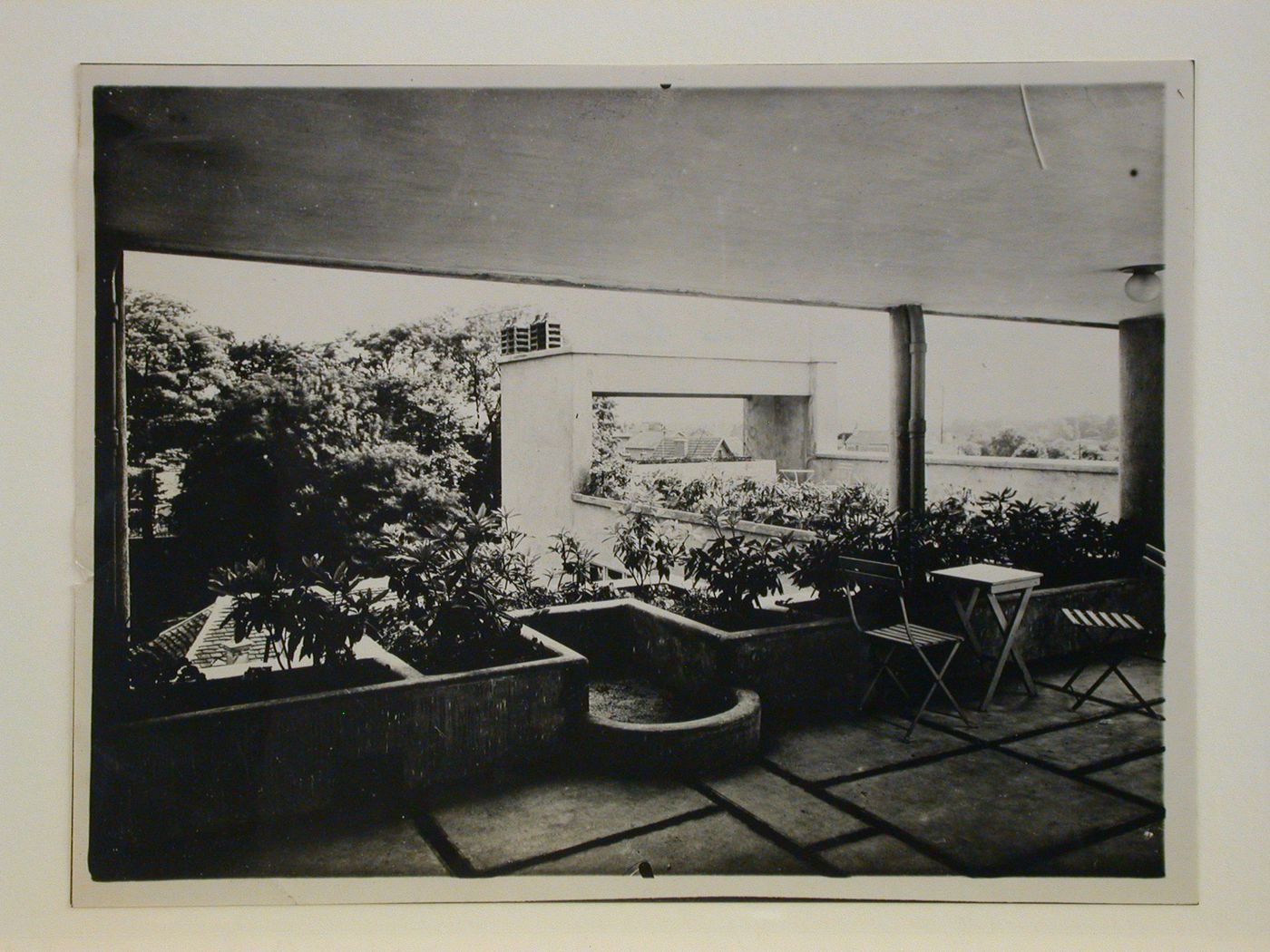 Maison de rapport à Bagneux. Terrasse sur le toit. André Lurçat