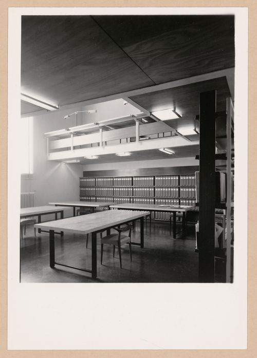 Interior view of the reading room showing tables, chairs, bookshelves and a gallery, Gabinetto disegni e stampe degli Uffizi, Galleria degli Uffizi, Florence, Italy