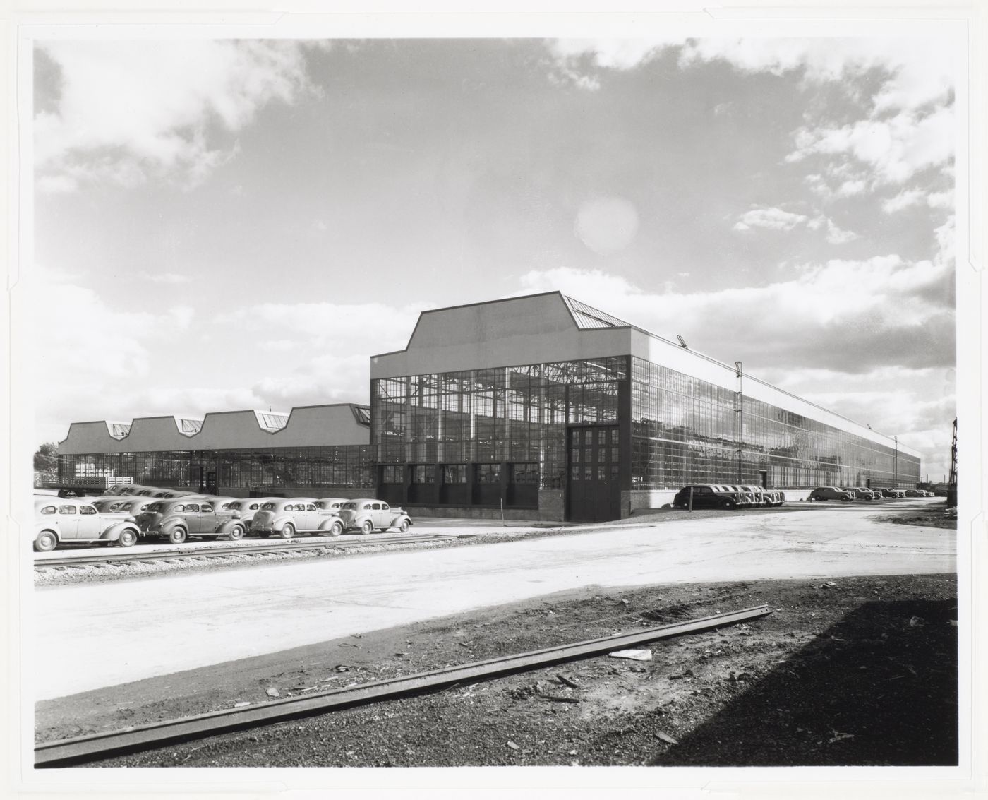 View of the principal and lateral façades of the Press Shop of the Tank Arsenal, Chrysler Corporation DeSoto division, Detroit, Michigan