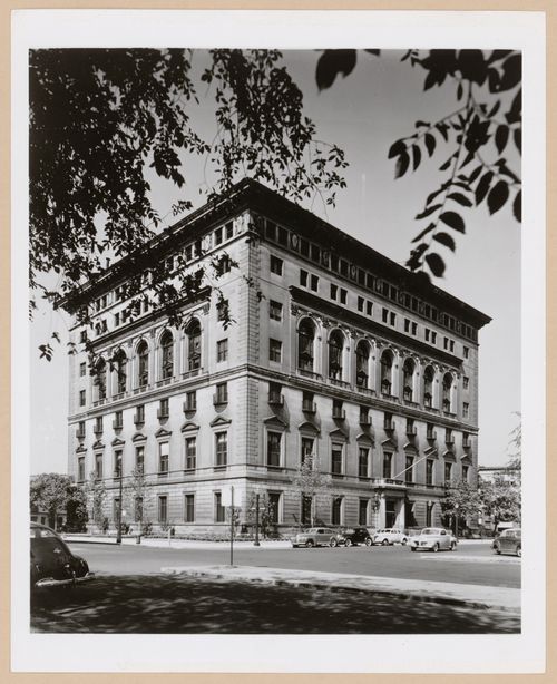 View of the principal and lateral façades of the Detroit Athletic Club, Detroit, Michigan