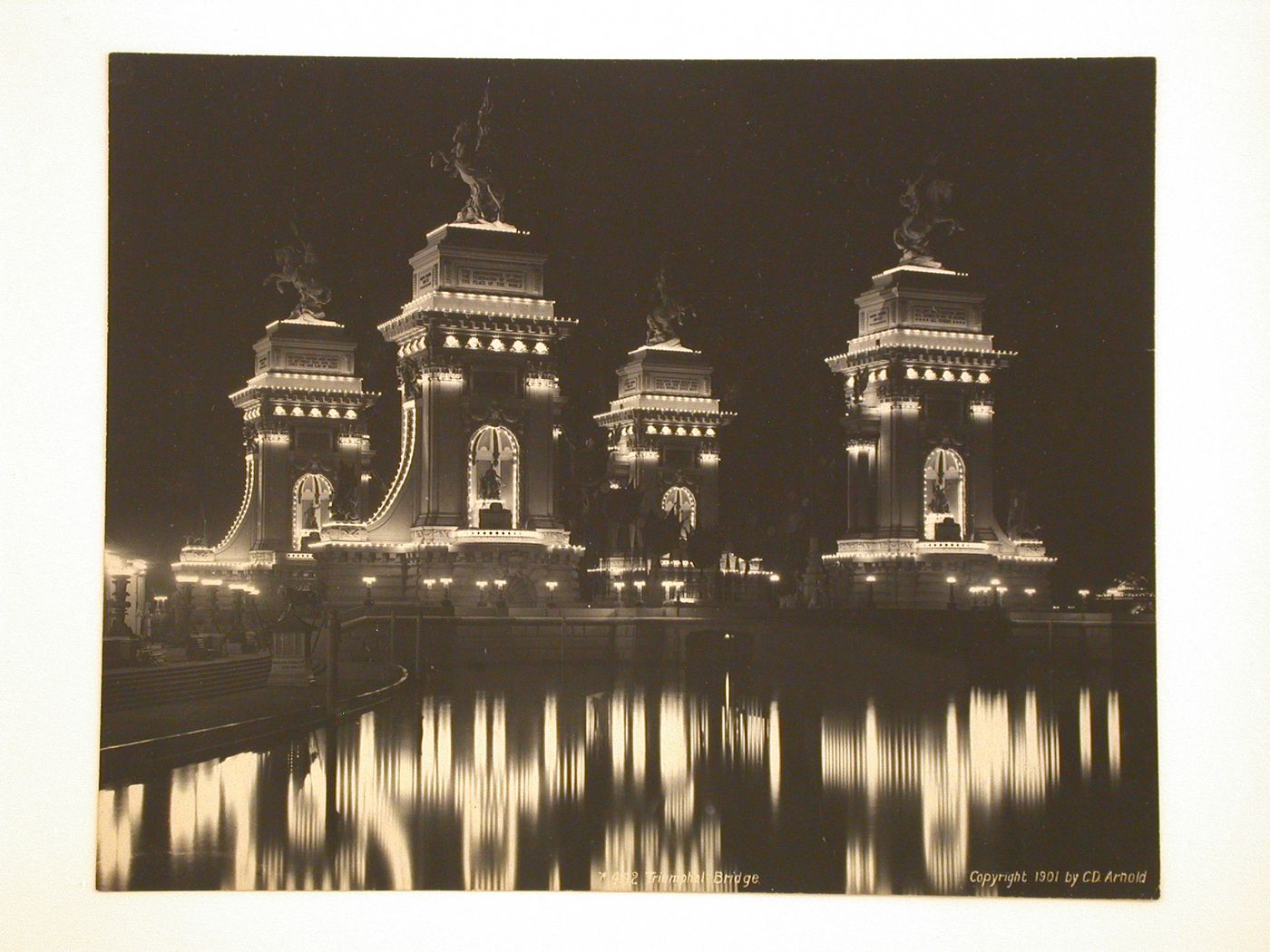 Pan-American Exposition (1901: Buffalo, N.Y.): Night view of bridge