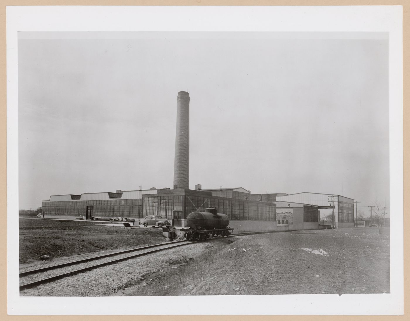 View of the principal [?] and lateral façades of the Manufacturing Building, City Machine and Tool Company Assembly Plant, Toledo, Ohio