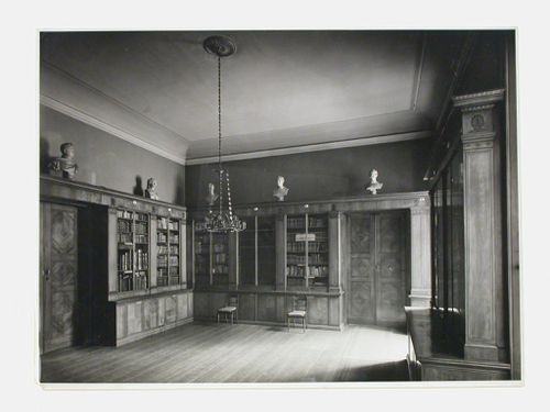 Interior view of the Library in the Palais Prinz Karl (now demolished), Wilhelm Platz, Berlin, Germany