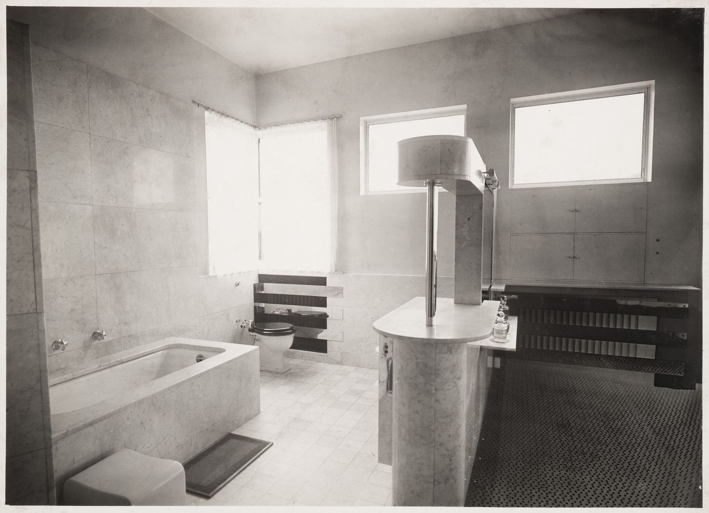 Vue de la salle de bains des parents, Villa Cavrois à Croix, France