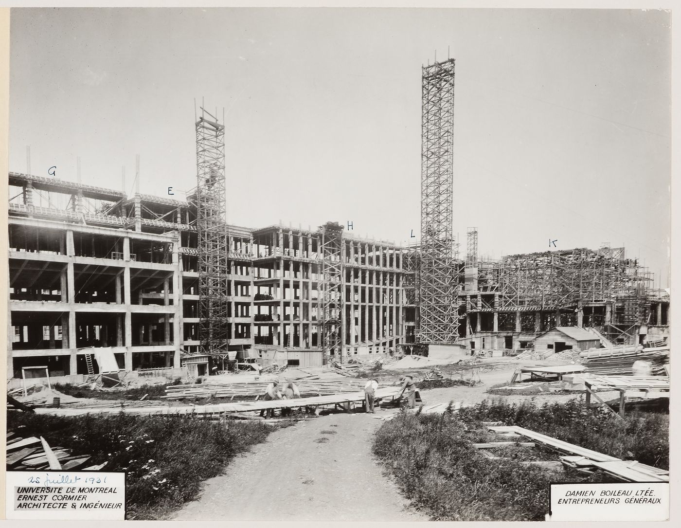 Photographie des travaux de construction, Pavillon principal et campus, Université de Montréal, Montréal, Canada